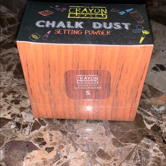 *BRAND NEW* CRAYON CASE CHALK DUST SETTING POWDER - Picture 3 of 3